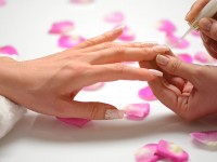 What mistakes should be avoided in order to perform ideal manicure?